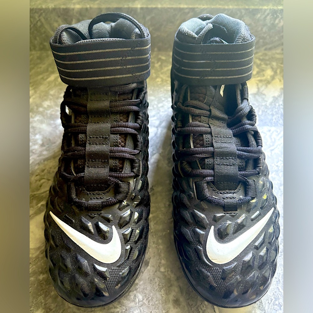Nike Force Savage size 9 Men's cleats.